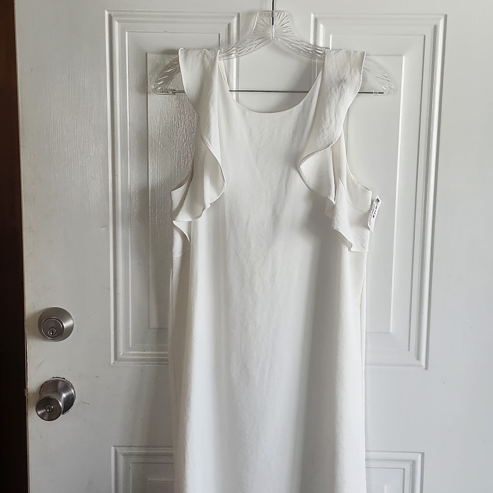 Elegant White Sleeveless Dress